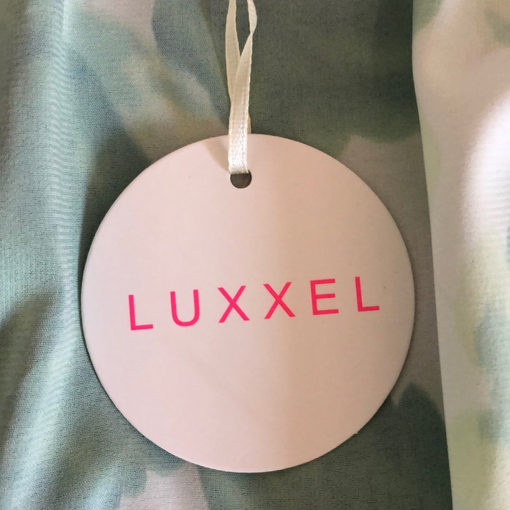Luxxel NWT S Green & White Wrap Dress with Ruffles - Picture 5 of 8